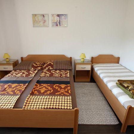 Tatjana'S Guesthouse 포르토로즈 외부 사진