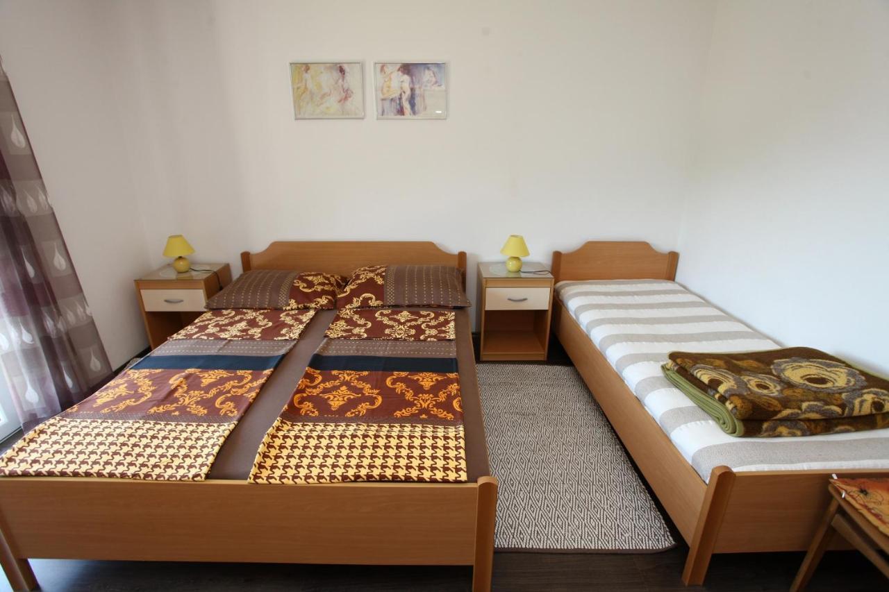 Tatjana'S Guesthouse 포르토로즈 외부 사진